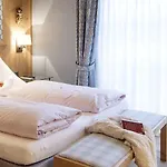 Am Stein Hotel 4*